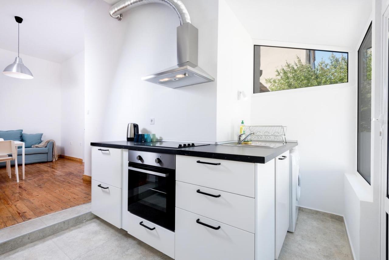 The White Apartment - Bogoridi Main Street Burgas Ngoại thất bức ảnh