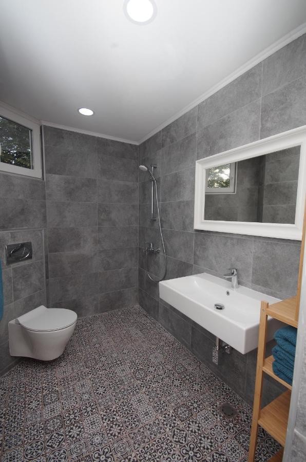 The White Apartment - Bogoridi Main Street Burgas Ngoại thất bức ảnh