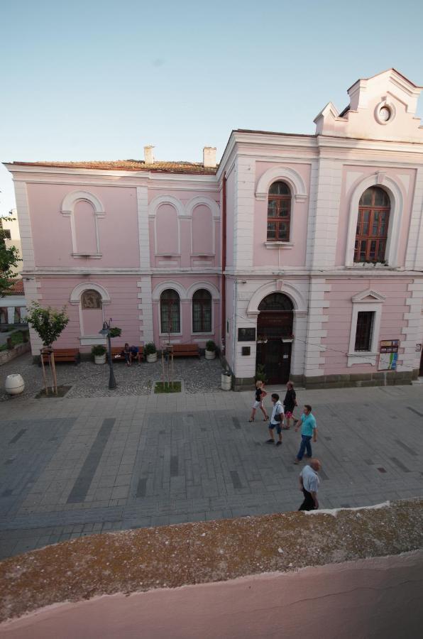 The White Apartment - Bogoridi Main Street Burgas Ngoại thất bức ảnh