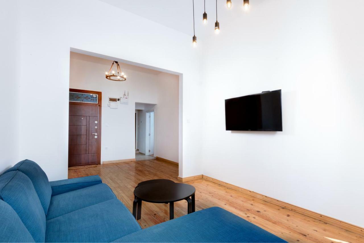 The White Apartment - Bogoridi Main Street Burgas Ngoại thất bức ảnh